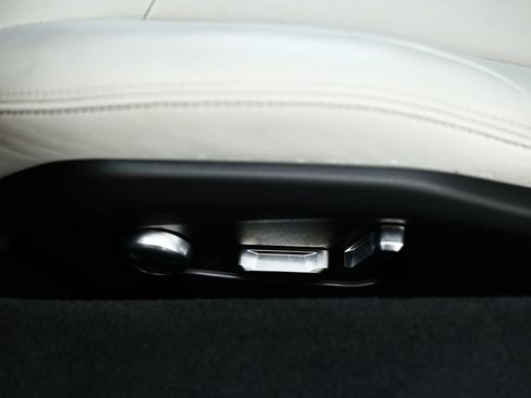 Used 2025 Lotus Emira RWD image 34