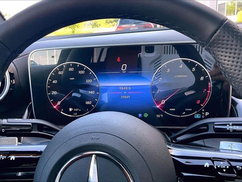 Used 2024 Mercedes-Benz GLC 300 4MATIC image 23