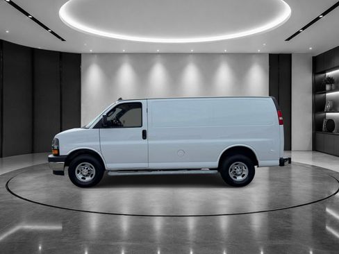 Used 2022 Chevrolet Express 2500 w/ Driver Convenience Package RWD image 2