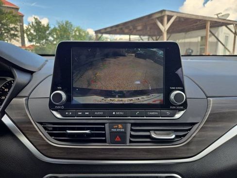 Used 2025 Nissan Altima 2.5 SV FWD image 19