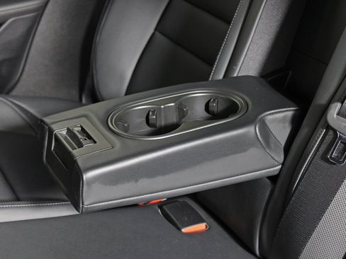 Used 2023 Porsche Taycan 4S image 36