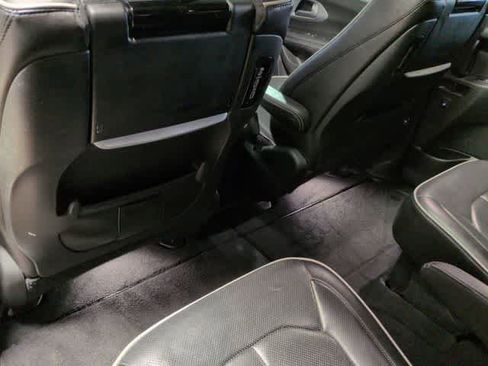 Used 2018 Chrysler Pacifica Limited w/ S Appearance Package image 18
