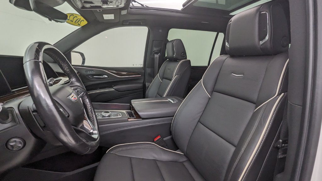 Used 2022 Cadillac Escalade ESV Premium Luxury AWD/4WD image 2