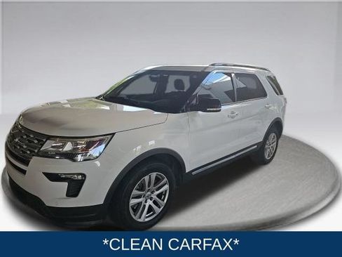Used 2018 Ford Explorer XLT w/ Equipment Group 202A AWD/4WD image 3