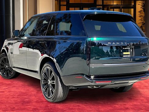 New 2025 Land Rover Range Rover SE image 2