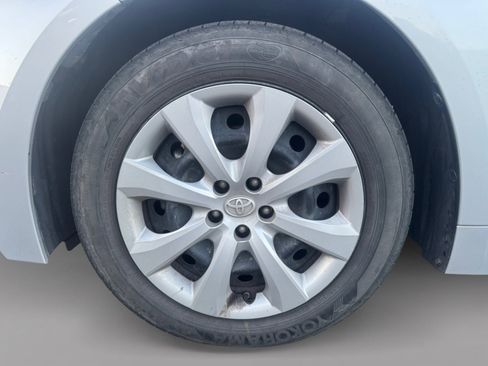 Used 2022 Toyota Corolla LE image 9