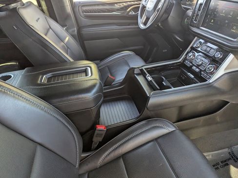 Used 2023 GMC Yukon XL Denali image 11