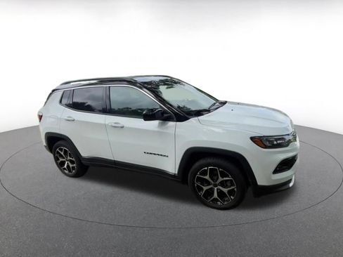Used 2025 Jeep Compass Limited AWD/4WD image 2