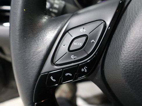 Used 2022 Toyota C-HR XLE image 32