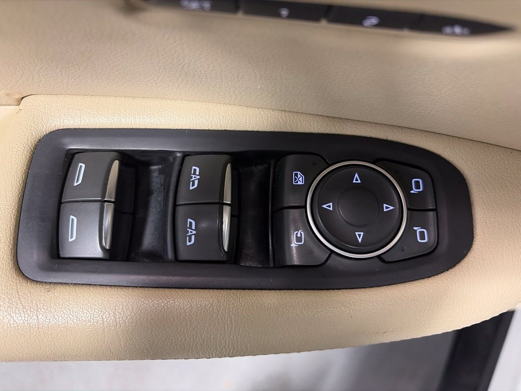 Used 2017 Cadillac XT5 Luxury w/ Driver Awareness Package AWD/4WD image 14