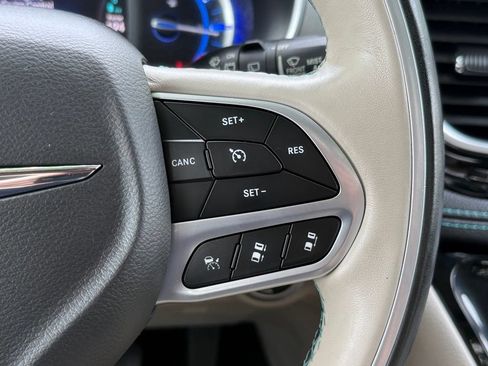 Used 2020 Chrysler Pacifica Limited w/ Advanced Safetytec Group FWD image 36