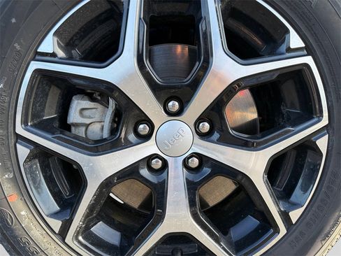 Certified 2024 Jeep Compass Limited image 20