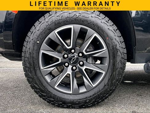 Used 2024 Chevrolet Tahoe Z71 w/ Z71 Off-Road Package AWD/4WD image 9