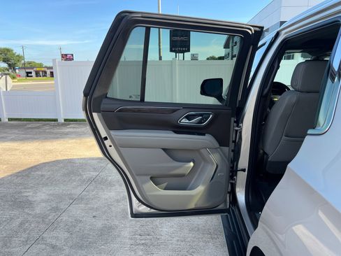 Used 2022 Chevrolet Tahoe LT w/ Luxury Package RWD image 16
