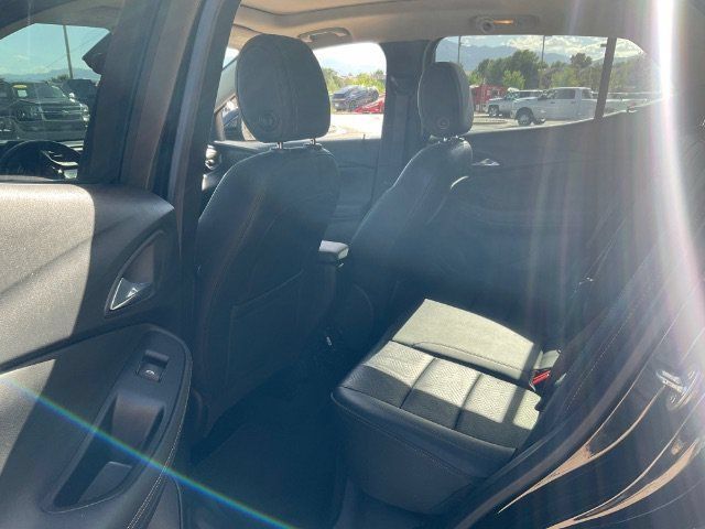 Used 2022 Buick Encore GX Essence w/ Experience Buick Package FWD image 11