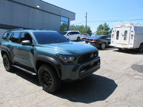 Used 2025 Toyota 4Runner TRD Off-Road Premium AWD/4WD image 2