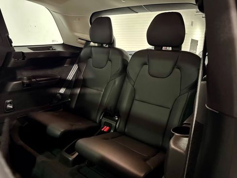 Used 2022 Volvo XC90 T6 Momentum w/ Advanced Package image 31