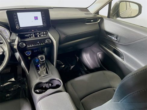 Certified 2022 Toyota Venza LE image 20