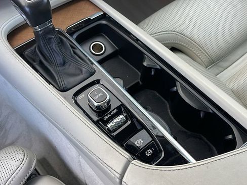 Used 2016 Volvo XC90 T6 Inscription w/ Vision Package image 21