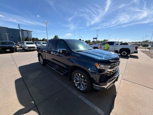 Used 2022 Chevrolet Silverado 1500 LTZ w/ Technology Package AWD/4WD image 2