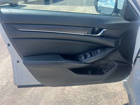 Used 2018 Honda Accord EX image 9