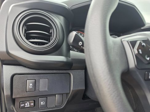 Used 2020 Toyota Tacoma SR w/ SR Convenience Package RWD image 15