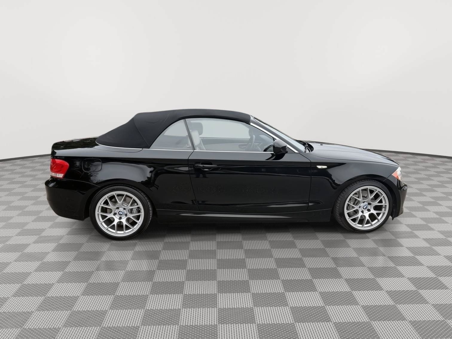 Used 2013 BMW 135i Convertible RWD image 6