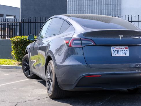 Used 2023 Tesla Model Y Standard Sport Utility 4D image 5