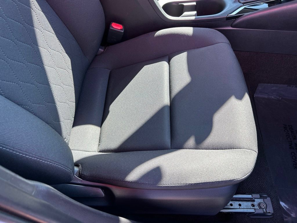 Used 2025 Toyota Corolla LE FWD image 37