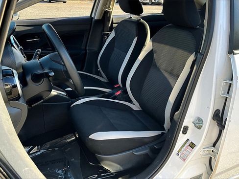 Used 2022 Nissan Versa SV image 19