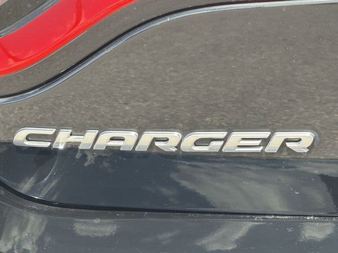 Used 2020 Dodge Charger SXT RWD image 9