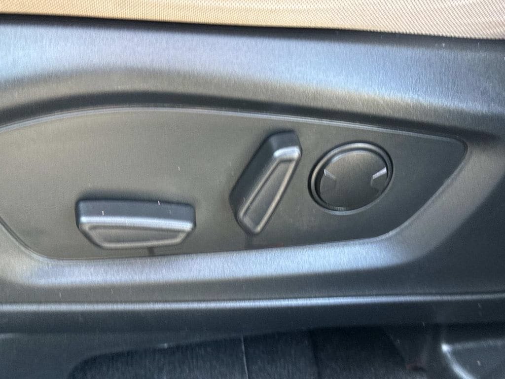 Used 2024 Ford Explorer XLT RWD image 33