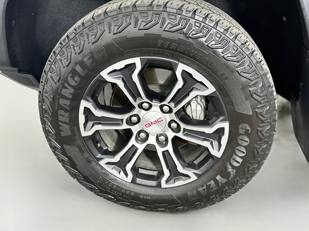 Used 2024 GMC Canyon AT4 w/ Technology Package AWD/4WD image 34