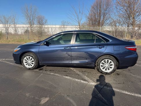 Used 2017 Toyota Camry LE image 8