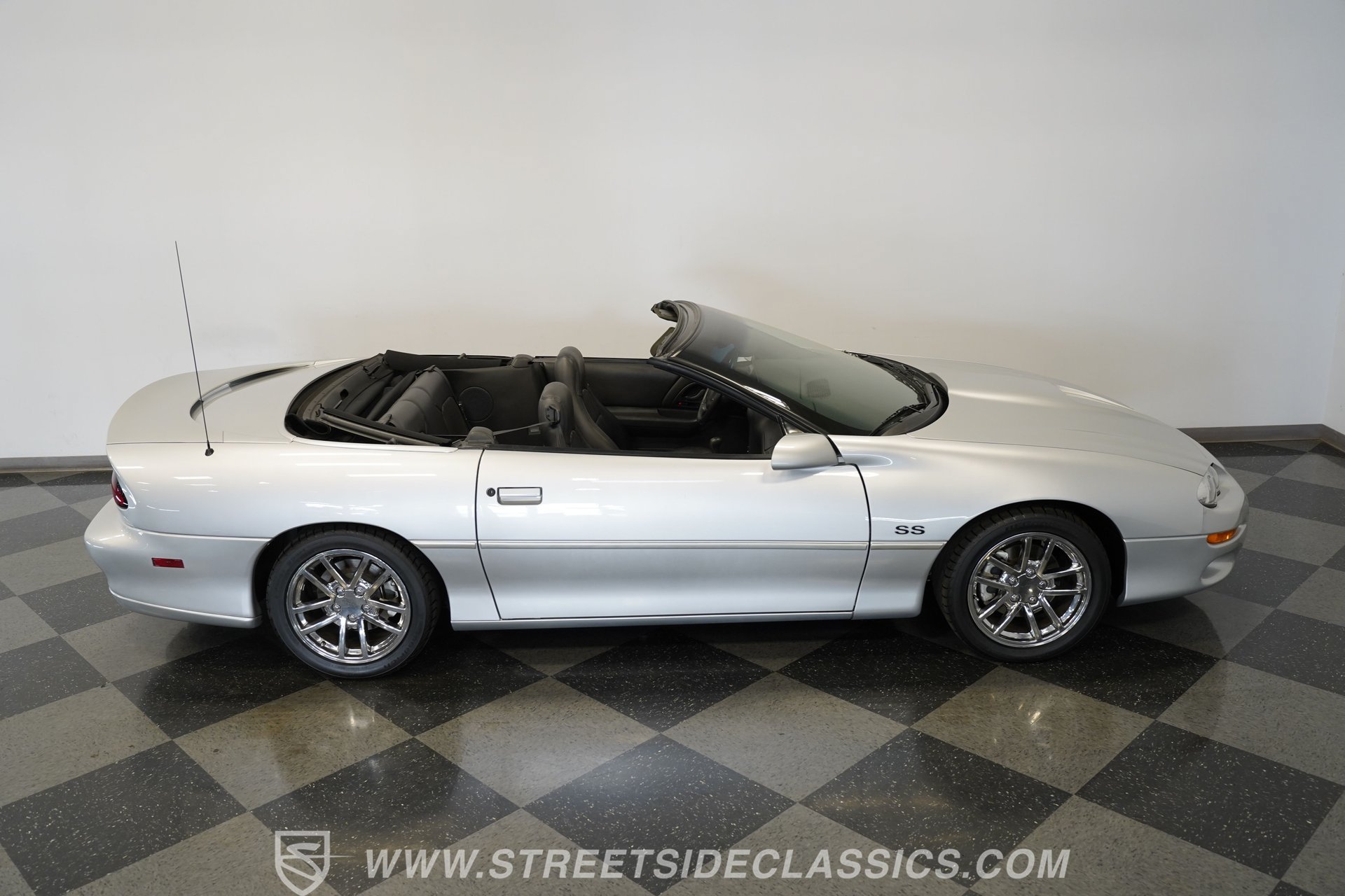 Used 2002 Chevrolet Camaro Z28 w/ SS Performance/Appearance Pkg RWD image 21