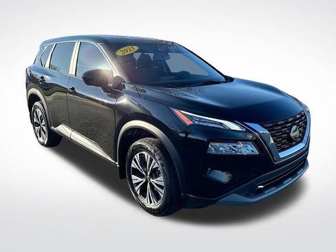 Used 2023 Nissan Rogue SV image 2
