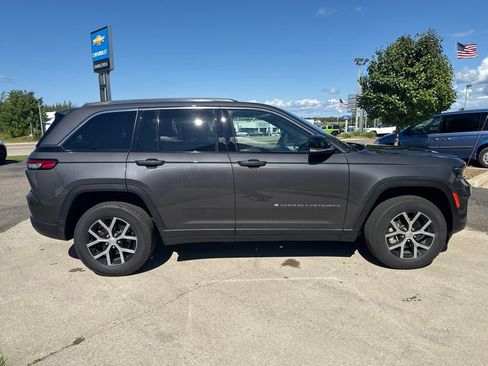 Used 2023 Jeep Grand Cherokee Limited AWD/4WD image 4