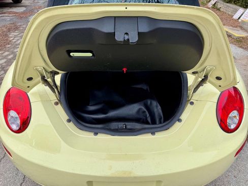 Used 2006 Volkswagen Beetle Convertible w/ Package 1 image 18