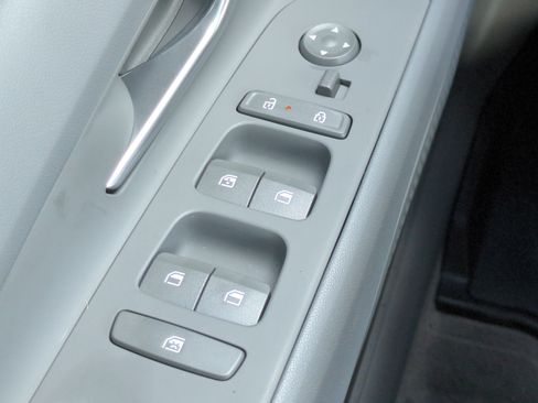 Used 2025 Hyundai Elantra SEL FWD image 19