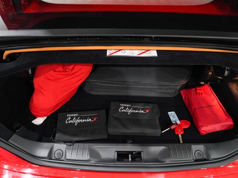 Used 2015 Ferrari California T RWD image 40