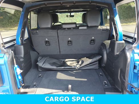 Used 2022 Jeep Wrangler Unlimited Sahara image 10