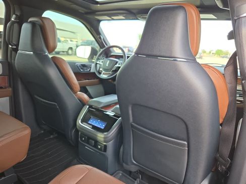 Used 2023 Lincoln Navigator Reserve AWD/4WD image 16