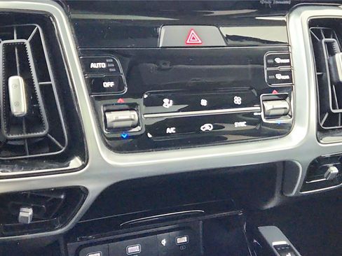 Used 2022 Kia Sorento SX image 40