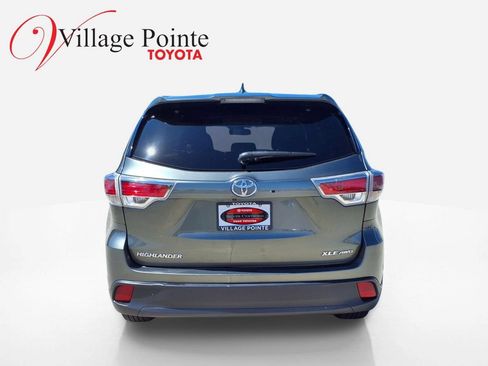 Certified 2016 Toyota Highlander XLE AWD/4WD image 4