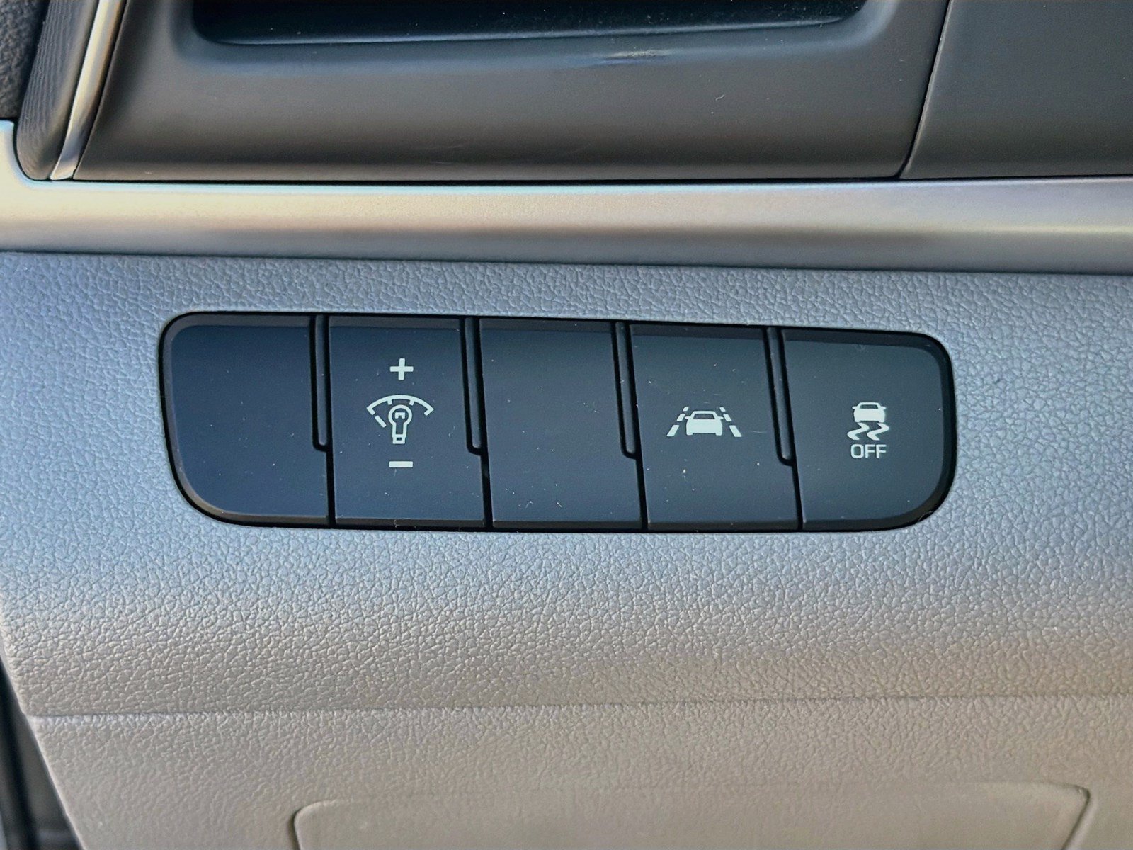Used 2020 Hyundai Elantra SE FWD image 18