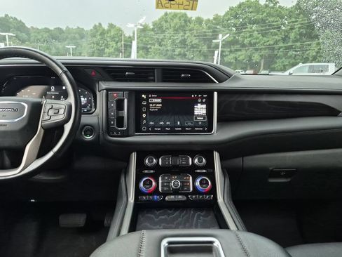 Used 2022 GMC Yukon Denali w/ Denali Premium Package AWD/4WD image 14