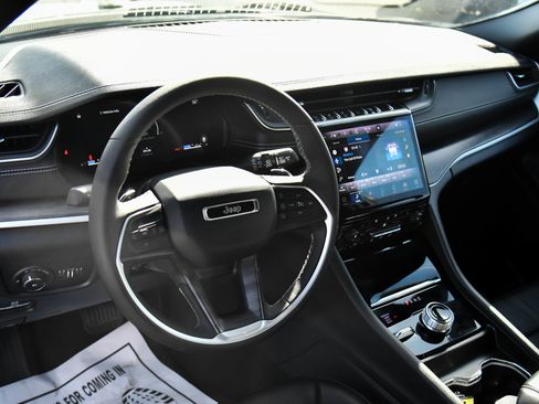 Used 2024 Jeep Grand Cherokee L Limited w/ Luxury Tech Group II image 16