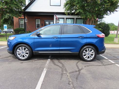 Used 2021 Ford Edge Titanium w/ Cargo Accessory Package FWD image 3