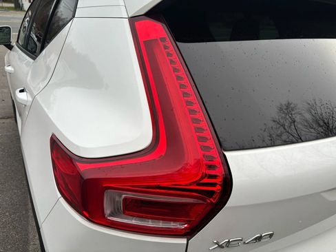 Used 2019 Volvo XC40 T5 Momentum image 13