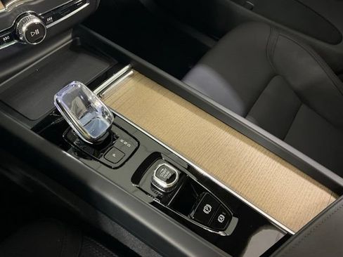 Certified 2026 Volvo XC60 B5 Plus AWD/4WD image 21